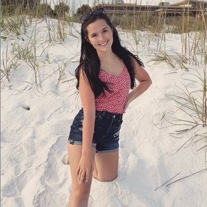 Meet your Posher, Olivia